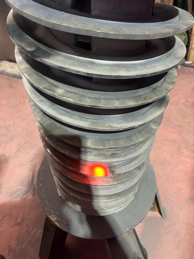 a metal object with a red light - Maintenance Préventive